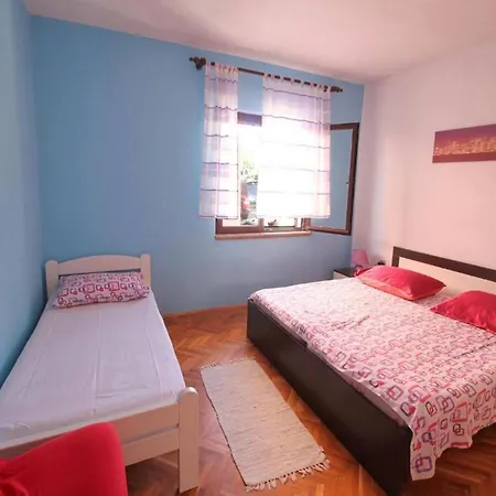Dubravica - Two Bedroom With A Sea View *
