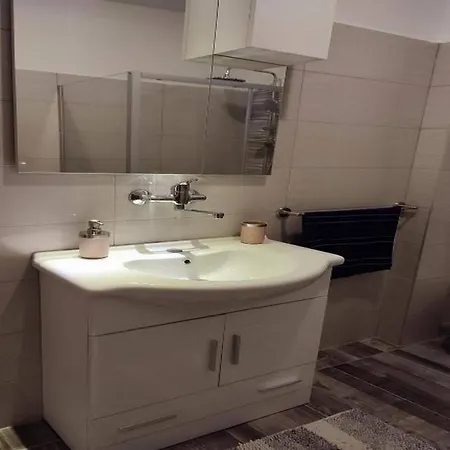 In Dinji Ka By The Apartmán Dinjiška